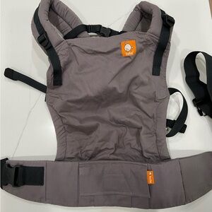 Tula Free To Grow Carrier in Gray